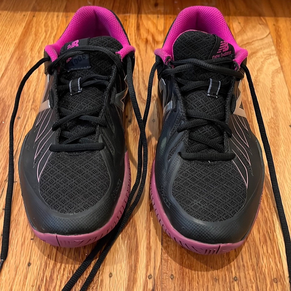 New Balance 1006 V1- Womens 8.5 Tennis Shoes